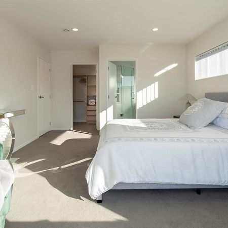 Modern Immaculate Residence In Mount Wellington Auckland Exterior foto